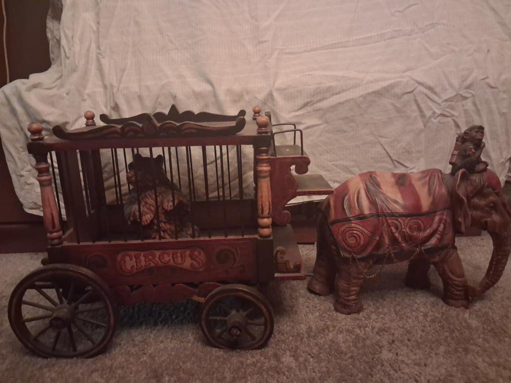 Haal het circus in huis! Circuskooi wagen op houten wielen, Ophalen