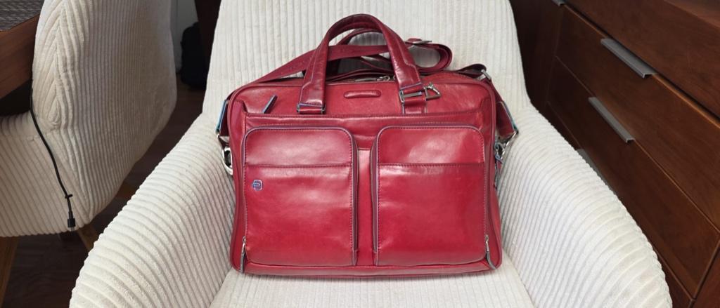 Piquadro laptop tas 15” Blue square rood/bruin #2, Computers en Software, Laptoptassen, Gebruikt, 15 inch, Verzenden, Rood