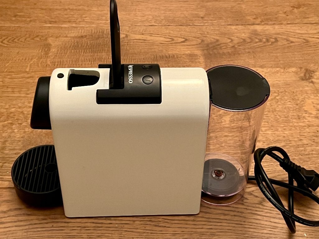 Nespresso Magimix, Espresso apparaat, Ophalen of Verzenden, Zo goed als nieuw, Koffiepads en cups
