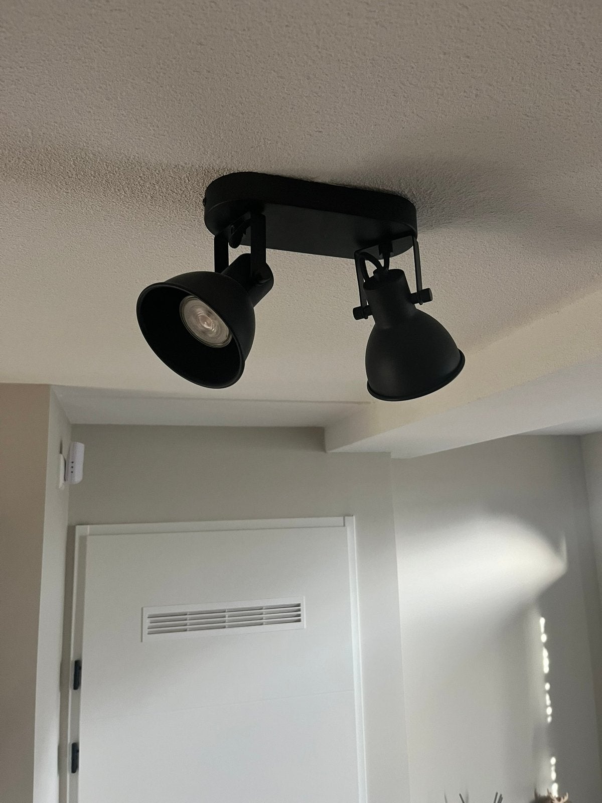 IKEA HEKTAR Plafondlamp / Plafondrail – 2-spots, Ophalen of Verzenden, Zo goed als nieuw