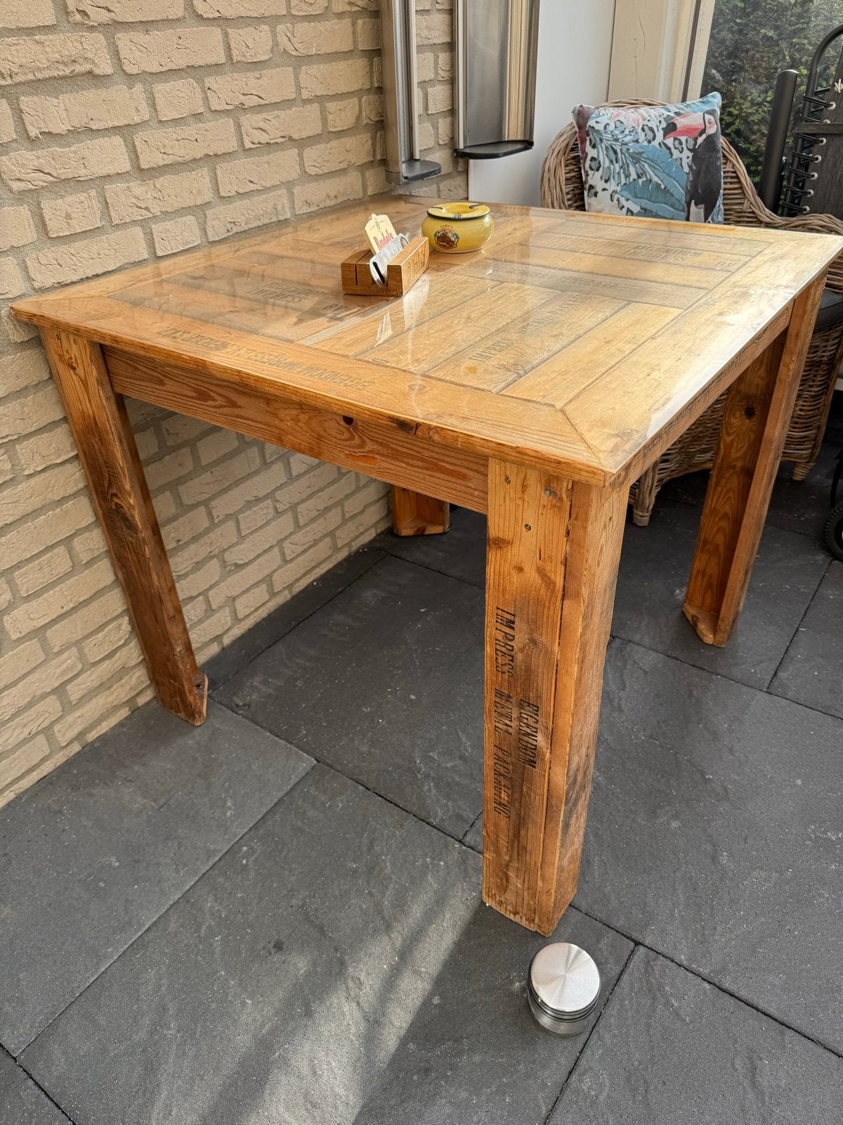 Robuuste houten tafel met uniek blad, Ophalen, Gebruikt, 100 tot 150 cm, Vierkant