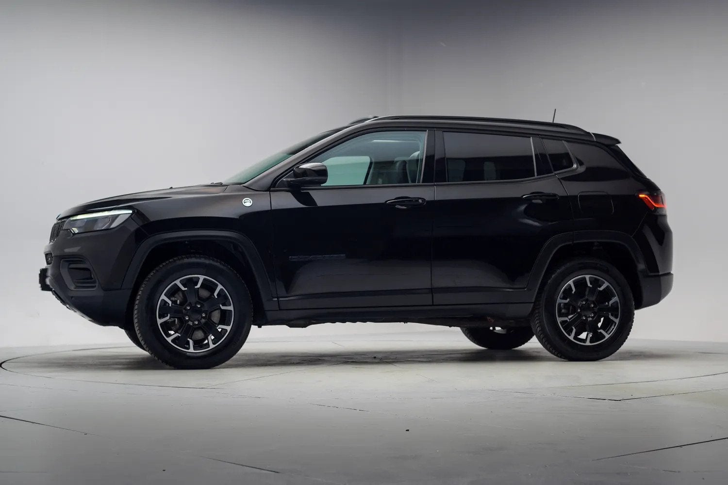 Jeep Compass 4xe 240 Plug-in Hybrid Trailhawk [ Panorama Nav, Automaat, Automatische klimaatregeling, 4 cilinders, 179 pk