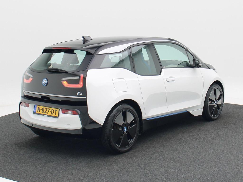 BMW i3 33 kWh 170 Pk Automaat | Warmtepomp | Stoelverwarming, Auto's, BMW, Automaat, Gebruikt, 4 stoelen, Wit