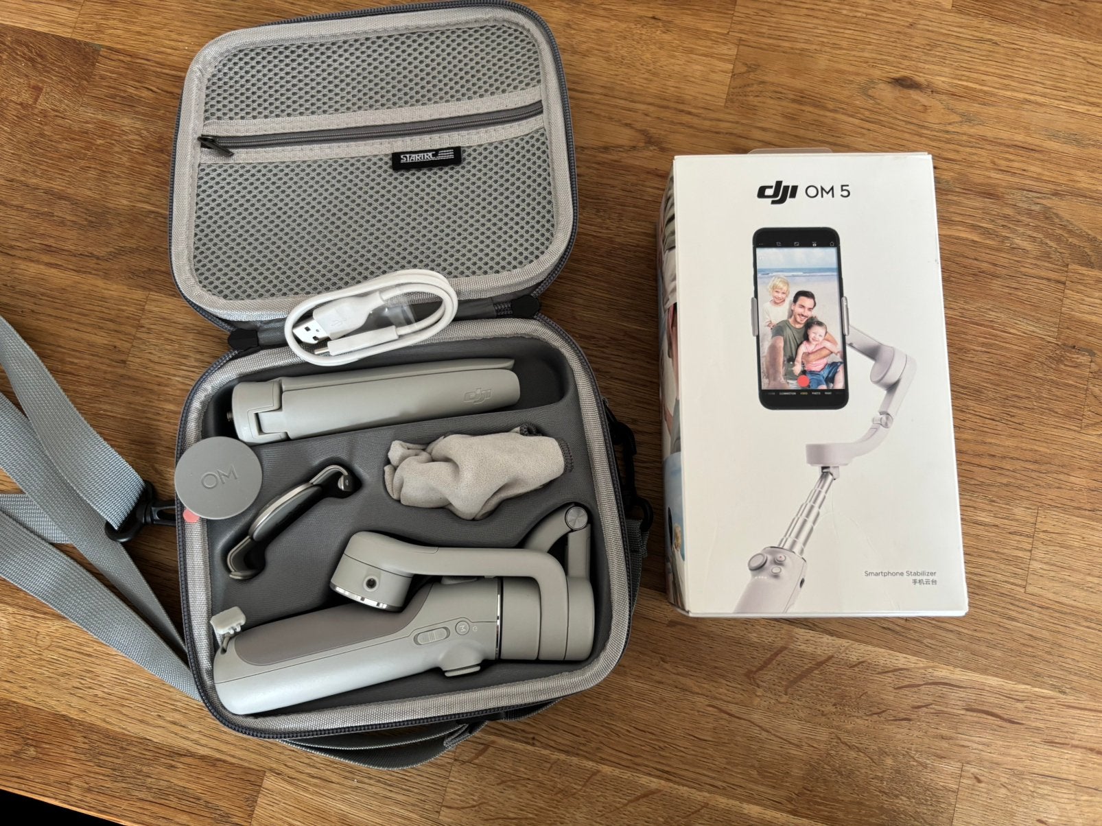 DJI OM 5 Smartphone Stabilizer met Statief en Hoes, DJI, Gimbal, Ophalen of Verzenden, Zo goed als nieuw