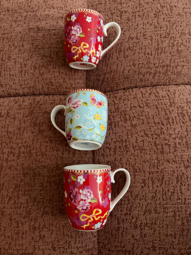 3x Pip Studio ‘Floral Chinese Rose’ rode/blauwe mok, Ophalen of Verzenden, Zo goed als nieuw, Overige stijlen, Kop(pen) en/of Schotel(s)