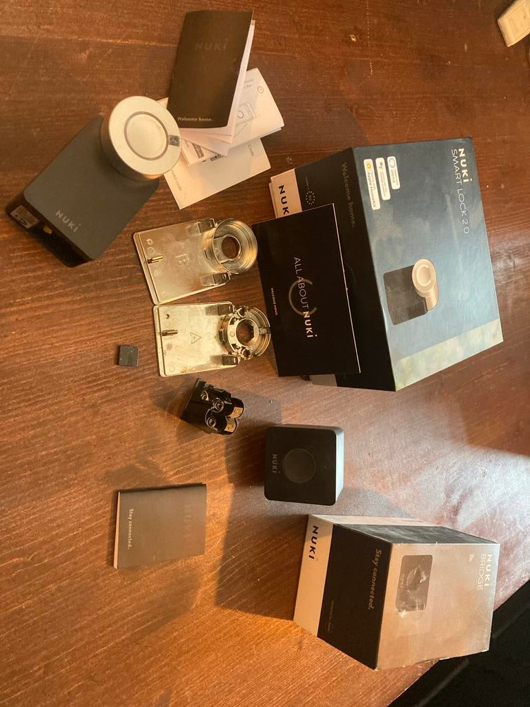 Nuki Smart Lock 2.0 & Nuki Bridge - Slim Deurslot Set, Ophalen of Verzenden, Zo goed als nieuw