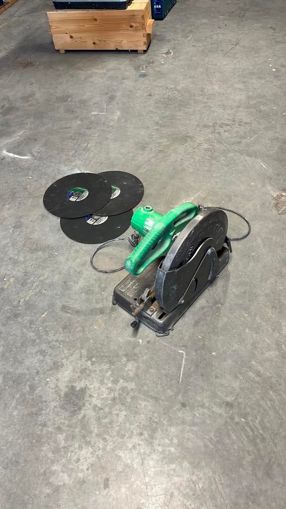 Hitachi, Ophalen of Verzenden, Zo goed als nieuw, 1200 watt of meer, Bandschuurmachine
