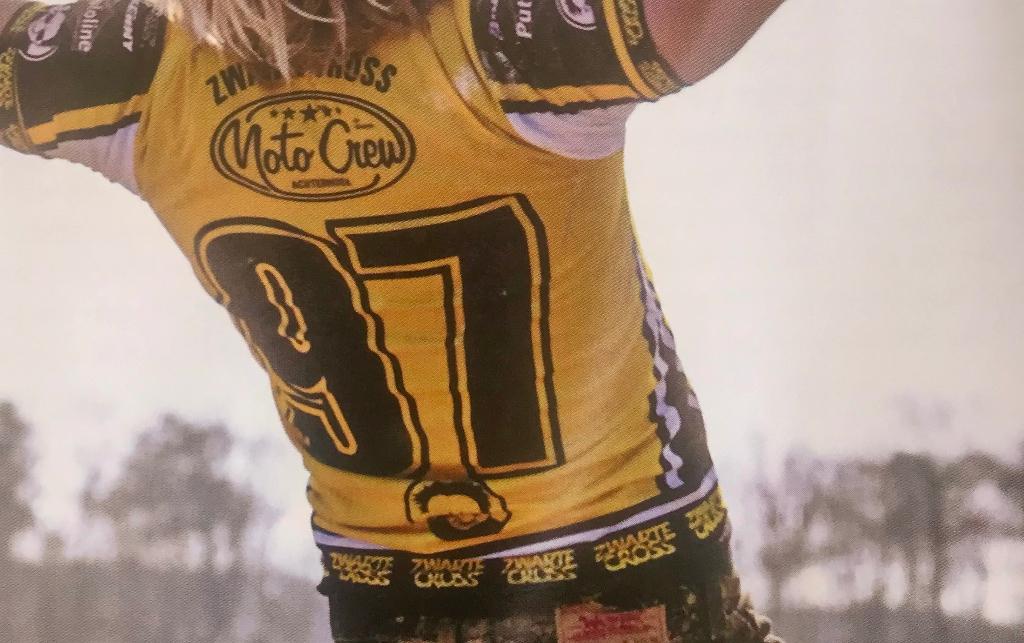 GEZOCHT - Zwarte cross t-shirt geel 97, Kleding | Heren, T-shirts, Ophalen of Verzenden, Zo goed als nieuw, Maat 48/50 (M), Geel