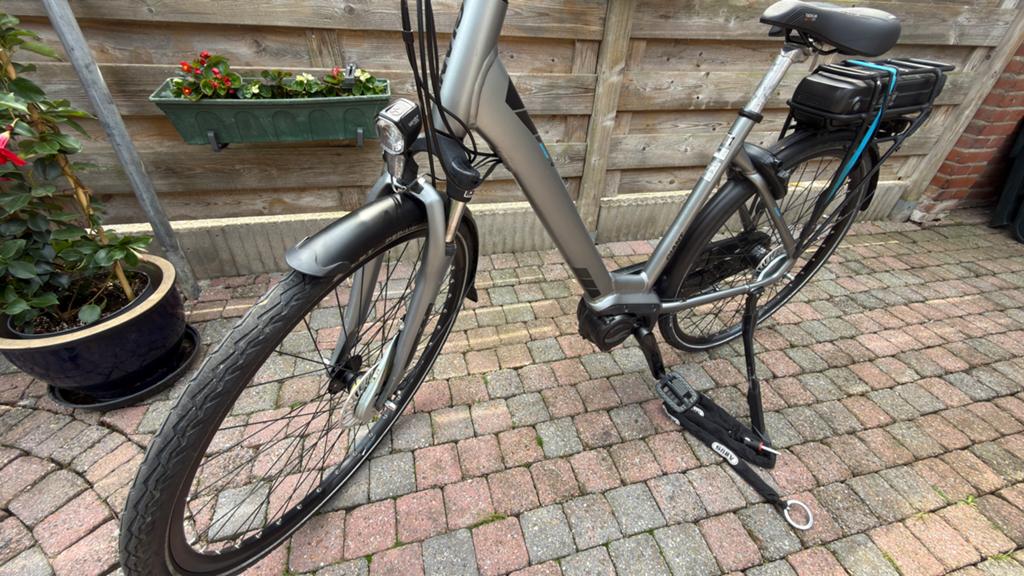 Elektrische dames fiets (Giant), Fietsen en Brommers, Elektrische fietsen, Zo goed als nieuw, 51 tot 55 cm, 50 km per accu of meer