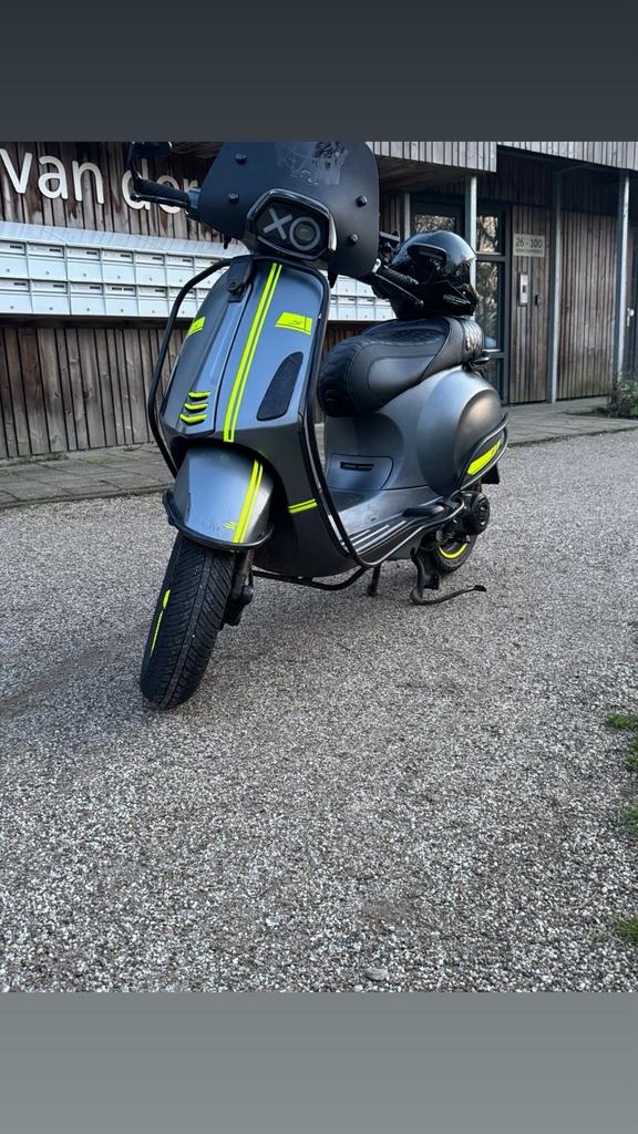 Vespa sprint 80cc, Fietsen en Brommers, Scooters | Vespa, Maximaal 45 km/u, Ophalen of Verzenden, Zo goed als nieuw, Benzine