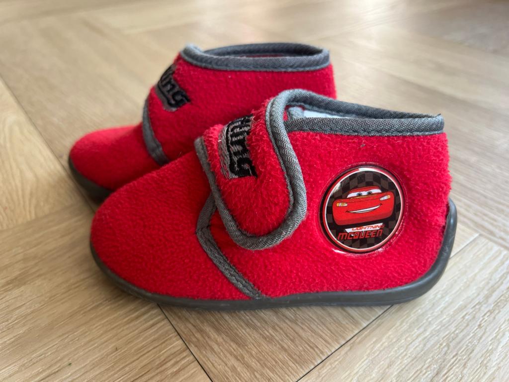 Disney Cars sloffen, rood, maat 24, Slofjes, Gebruikt, Jongetje of Meisje, Ophalen of Verzenden