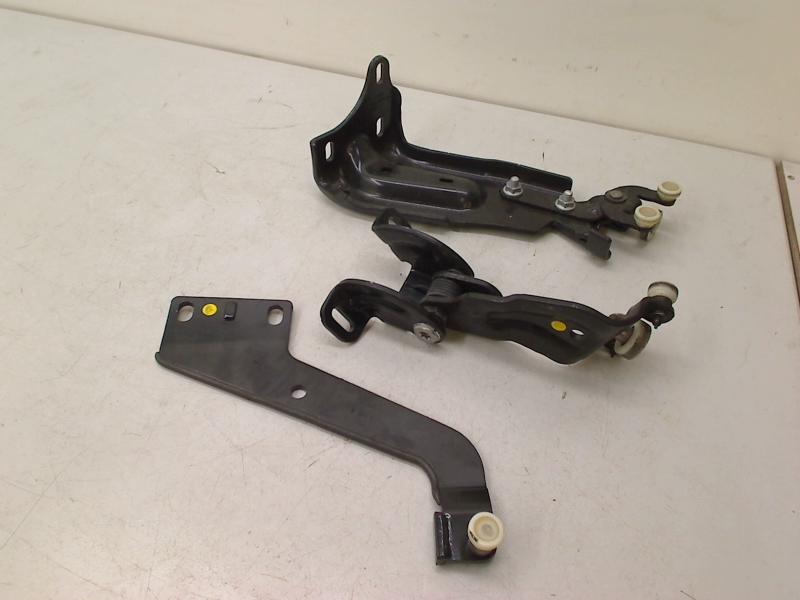 Scharnier Volkswagen Sharan (7N) (2010-08/..) 7N0843397C, Gebruikt, Volkswagen, Volkswagen AG, Kundenbetreuung@volkswagen.de