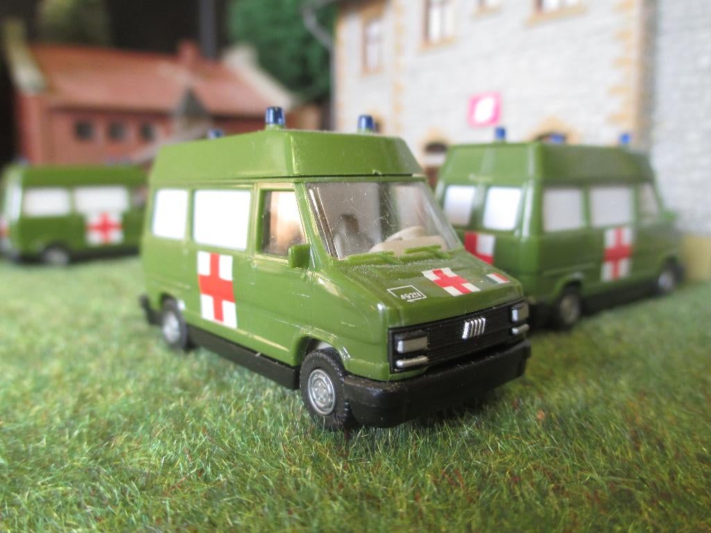 Fiat Ducato Militaire Ambulance - Praliné, Ophalen of Verzenden, Zo goed als nieuw, Bus of Vrachtwagen, Overige merken