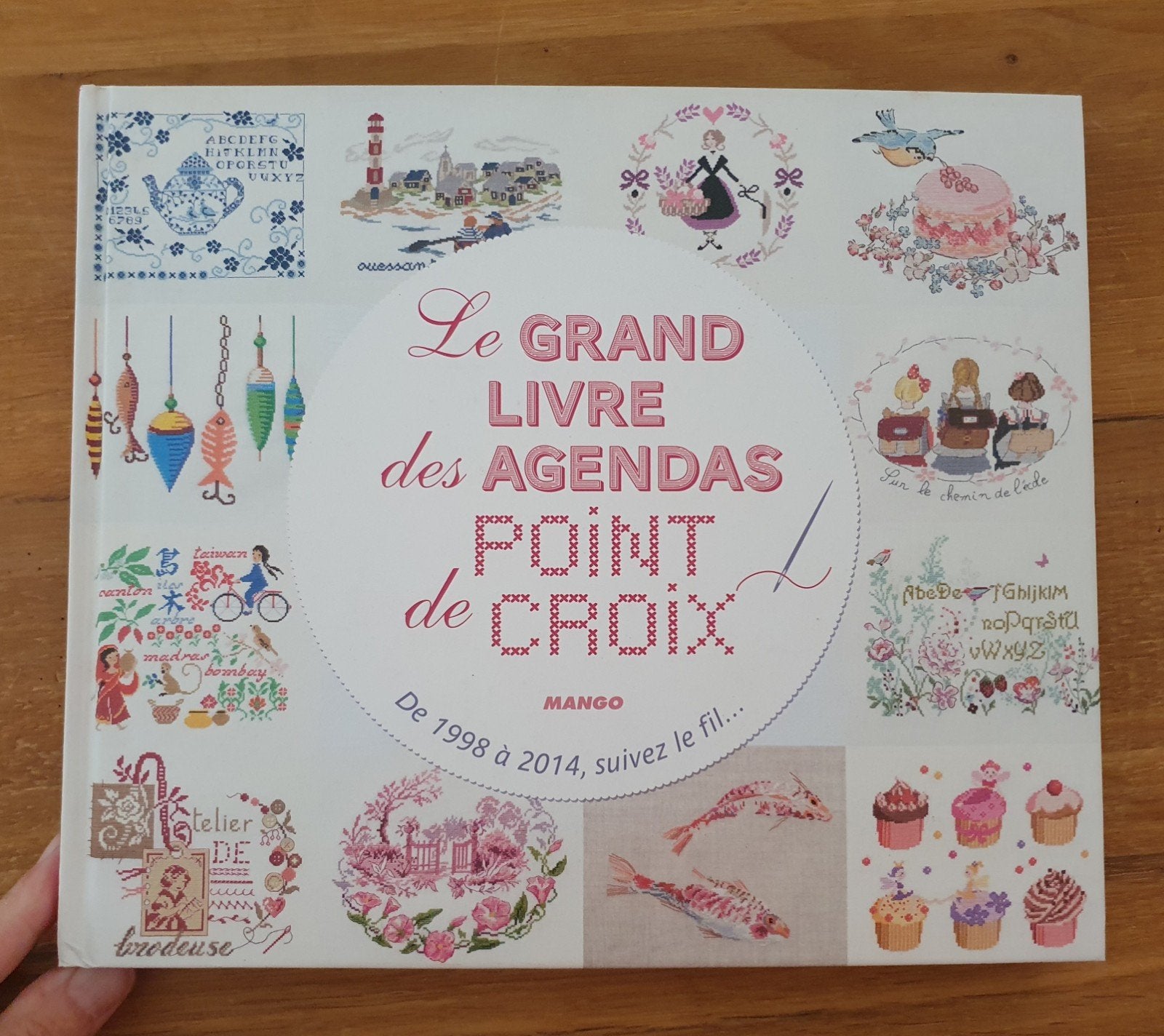 zeldzaam frans grand agenda borduurboek
veronique enginger, Hobby en Vrije tijd, Borduren en Borduurmachines, Verzenden, Zo goed als nieuw