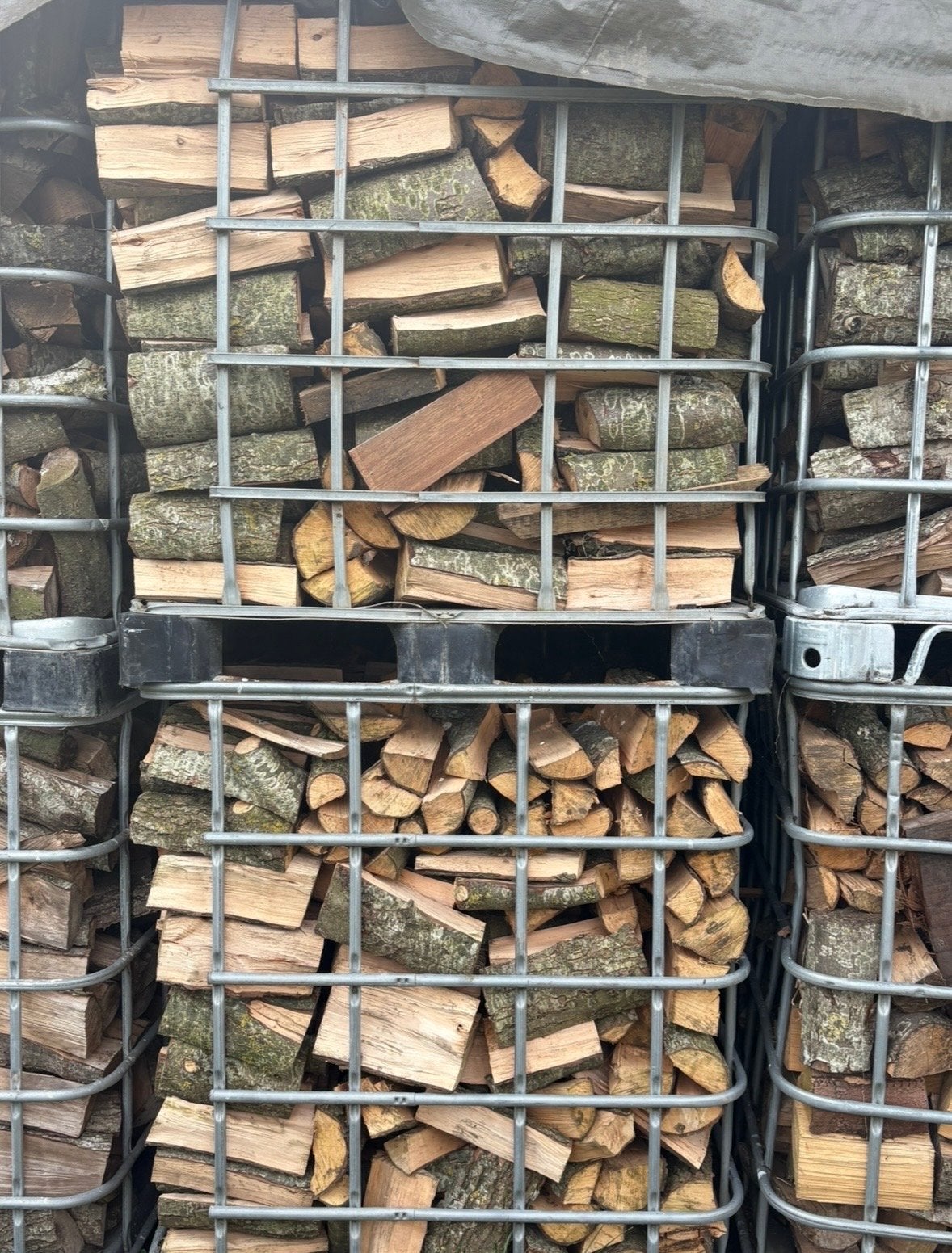 Gekloofd elzenhout in IBC-containers, direct stookbaar, 3 tot 6 m³, Ophalen, Elzenhout, Blokken