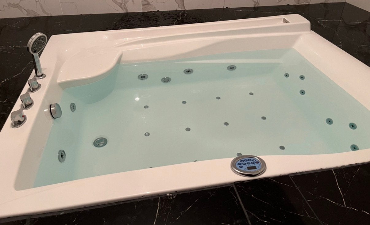 Gratis oud ijzerwaren jacuzzi teab., Ophalen, Gebruikt, 250 mm of meer