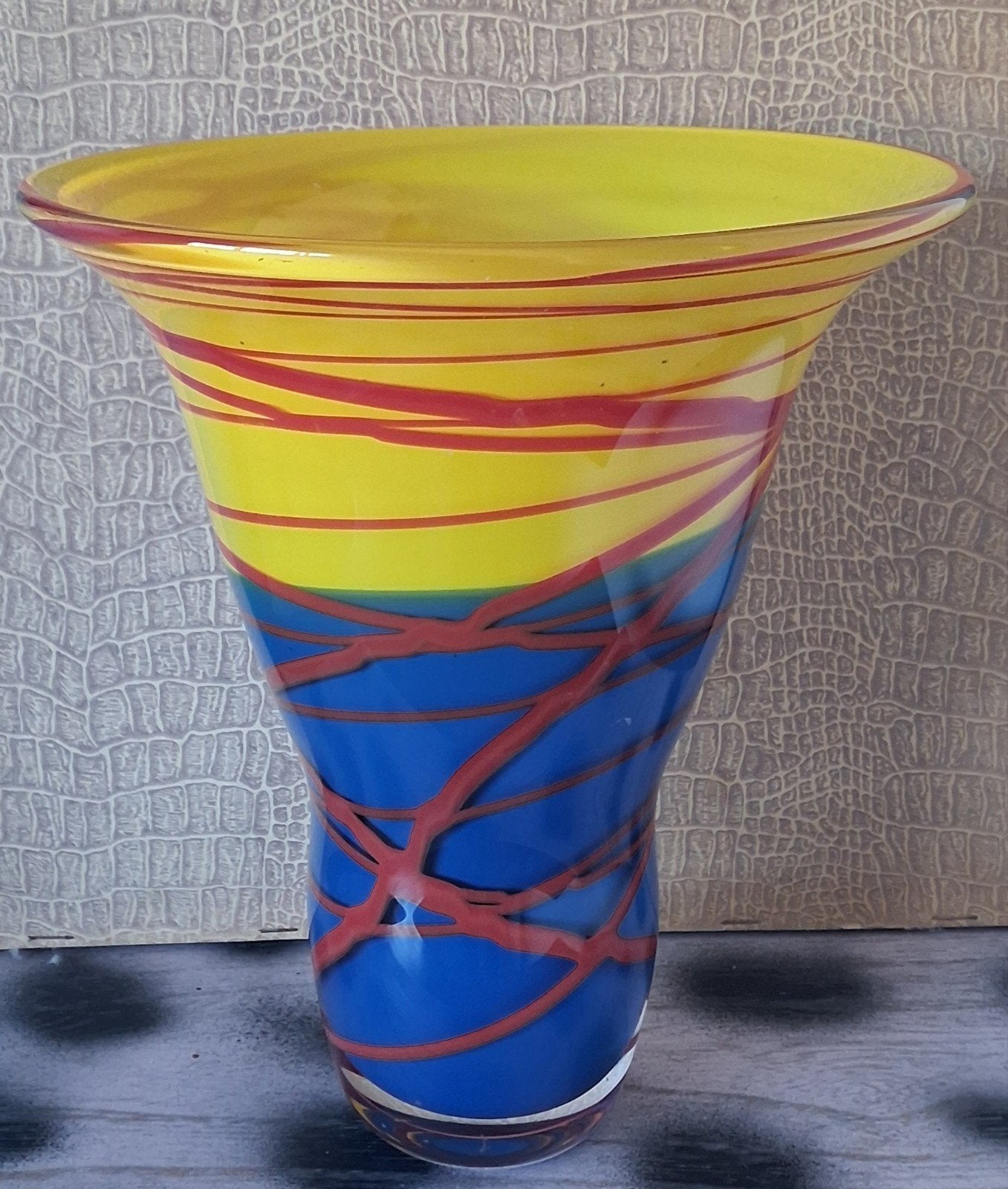 LEERDAM/ROSTISLAV MATERKA. Vaas. 2006. Gesigneerd.  26 cm., Huis en Inrichting, Ophalen, Zo goed als nieuw, Overige kleuren, Glas