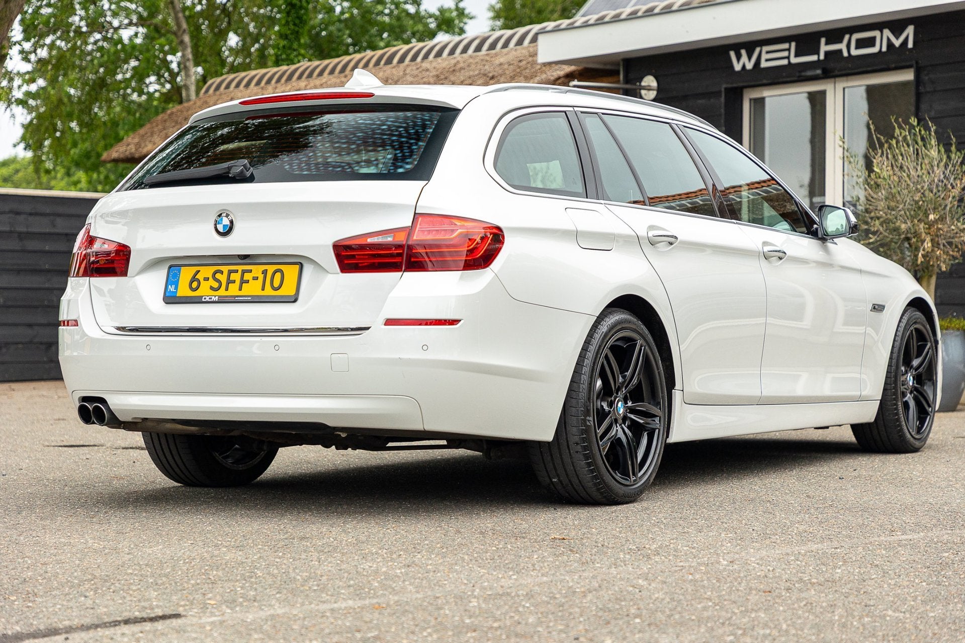 BMW 5-serie Touring 528i High Executive Panoramadak I Soft C, Auto's, BMW, Automaat, Gebruikt, 4 cilinders, 2000 kg