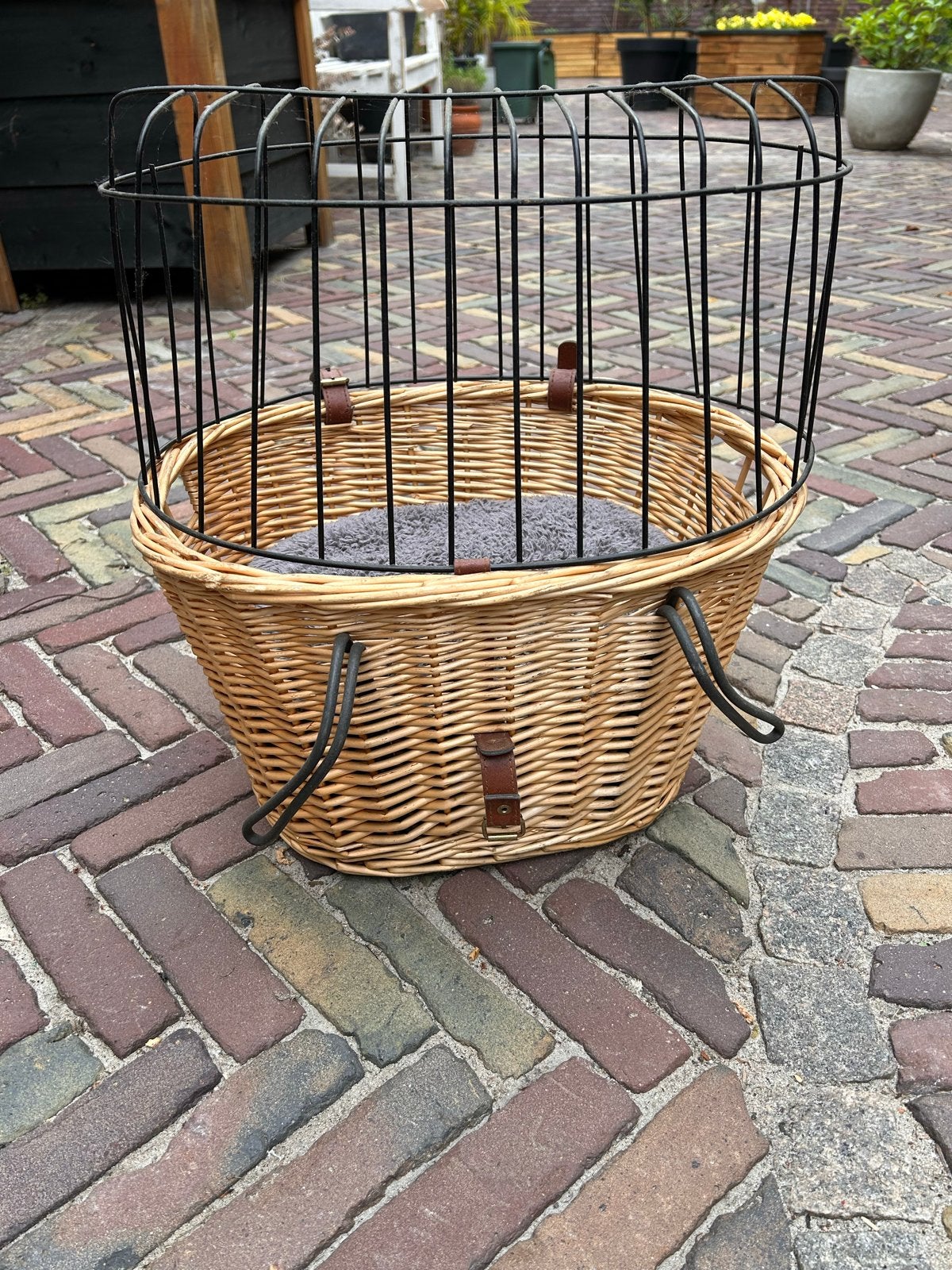 Honden fietsmand met kussen en beschermkooi, Ophalen, Gebruikt