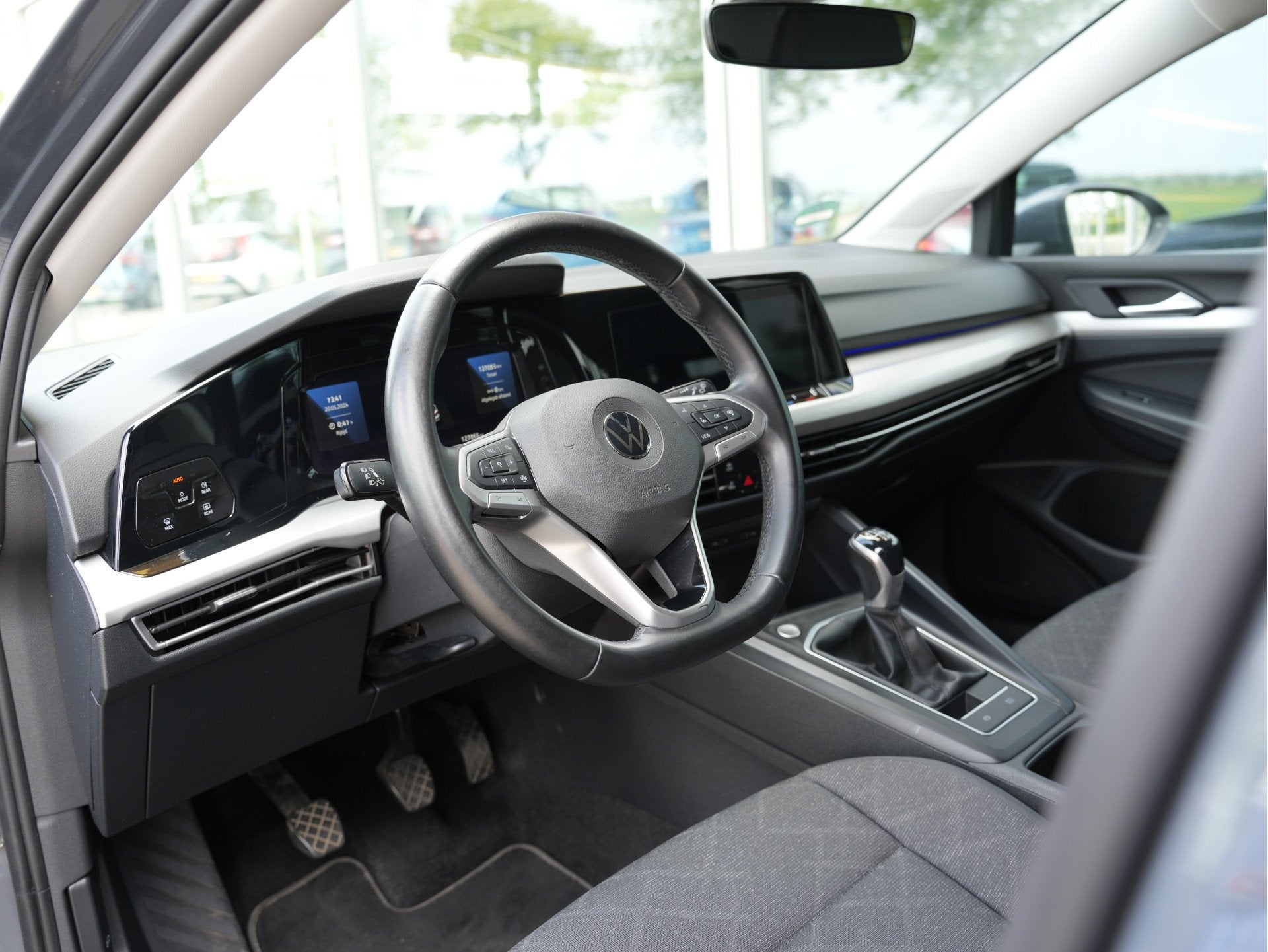 Volkswagen Golf 1.0 TSI Life | Draadloze telefoonlader | Cru, Voorwielaandrijving, 12 maanden, Stof, Gebruikt