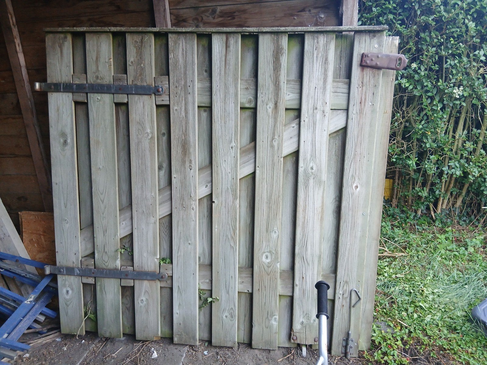 Houten poort in goede staat inclusief stalen staanders, Ophalen, Gebruikt, 150 tot 200 cm, Hout