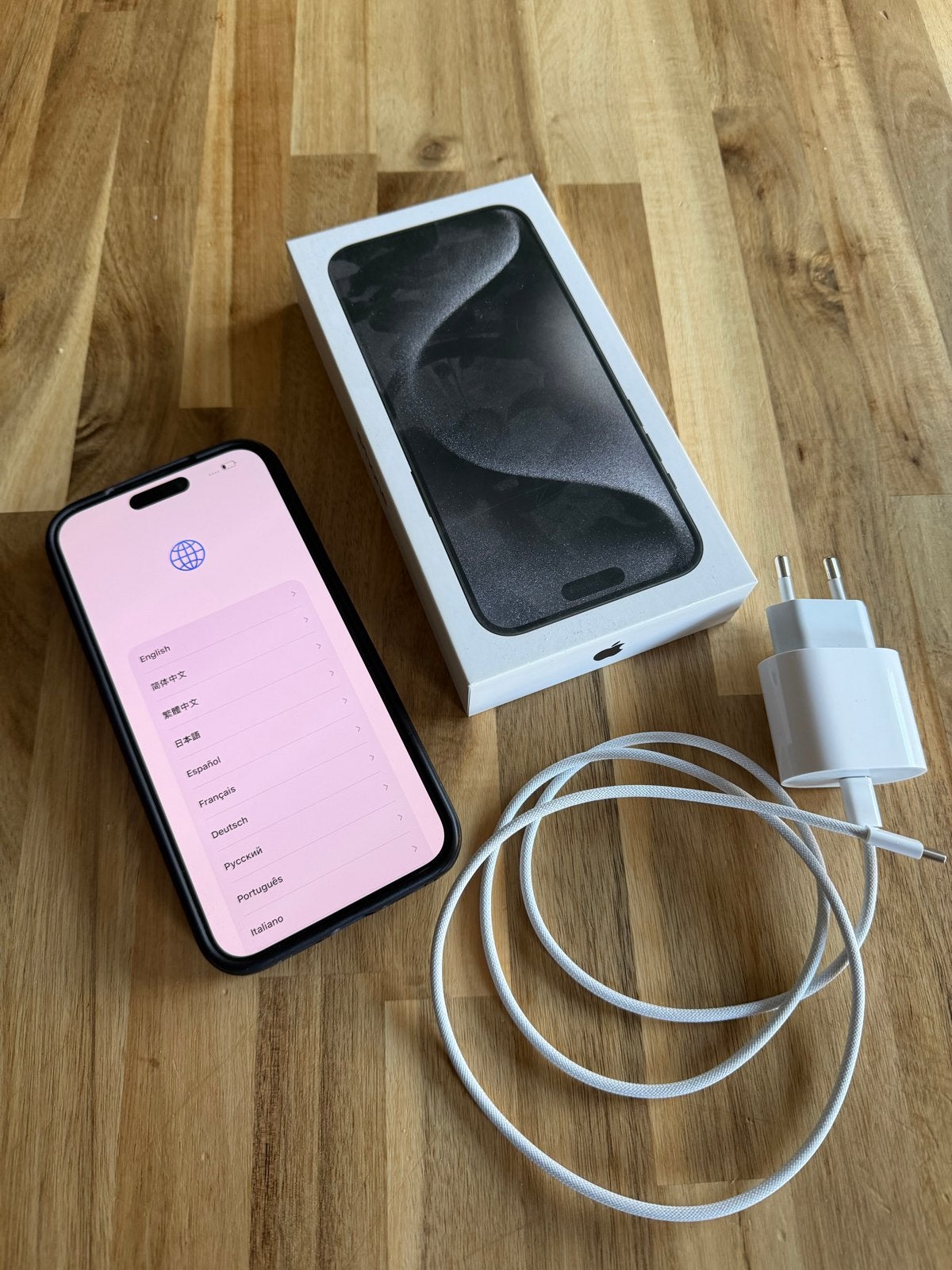 iPhone 15 Pro Max - Altijd in hoesje, Zwart, IPhone 15 Pro Max, Zo goed als nieuw, 84 %
