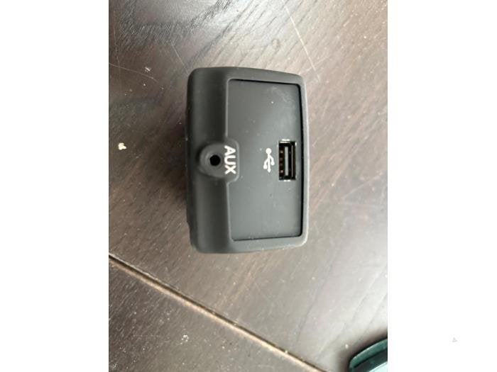 AUX/USB aansluiting van een Fiat 500L, Gebruikt, -, -, Fiat