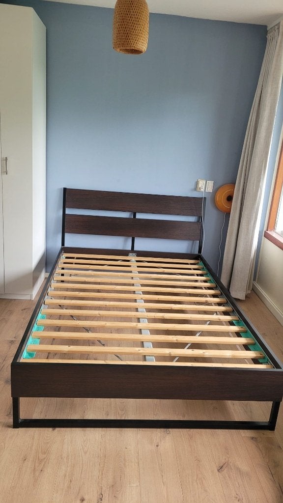 Bed 140x200, Ophalen, Gebruikt, Bruin, 140 cm