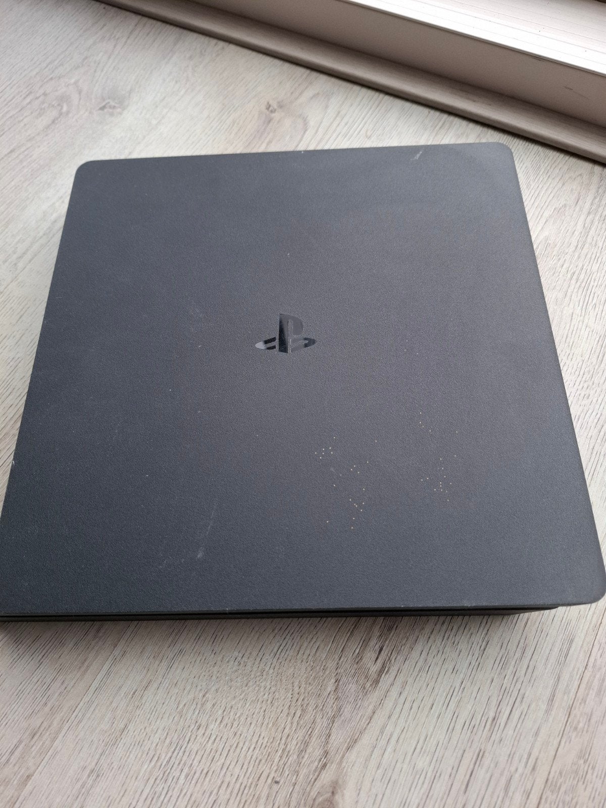 Defecte PS4 door blikseminslag - voor onderdelen, Spelcomputers en Games, Met games, Ophalen of Verzenden, Niet werkend, Met 1 controller