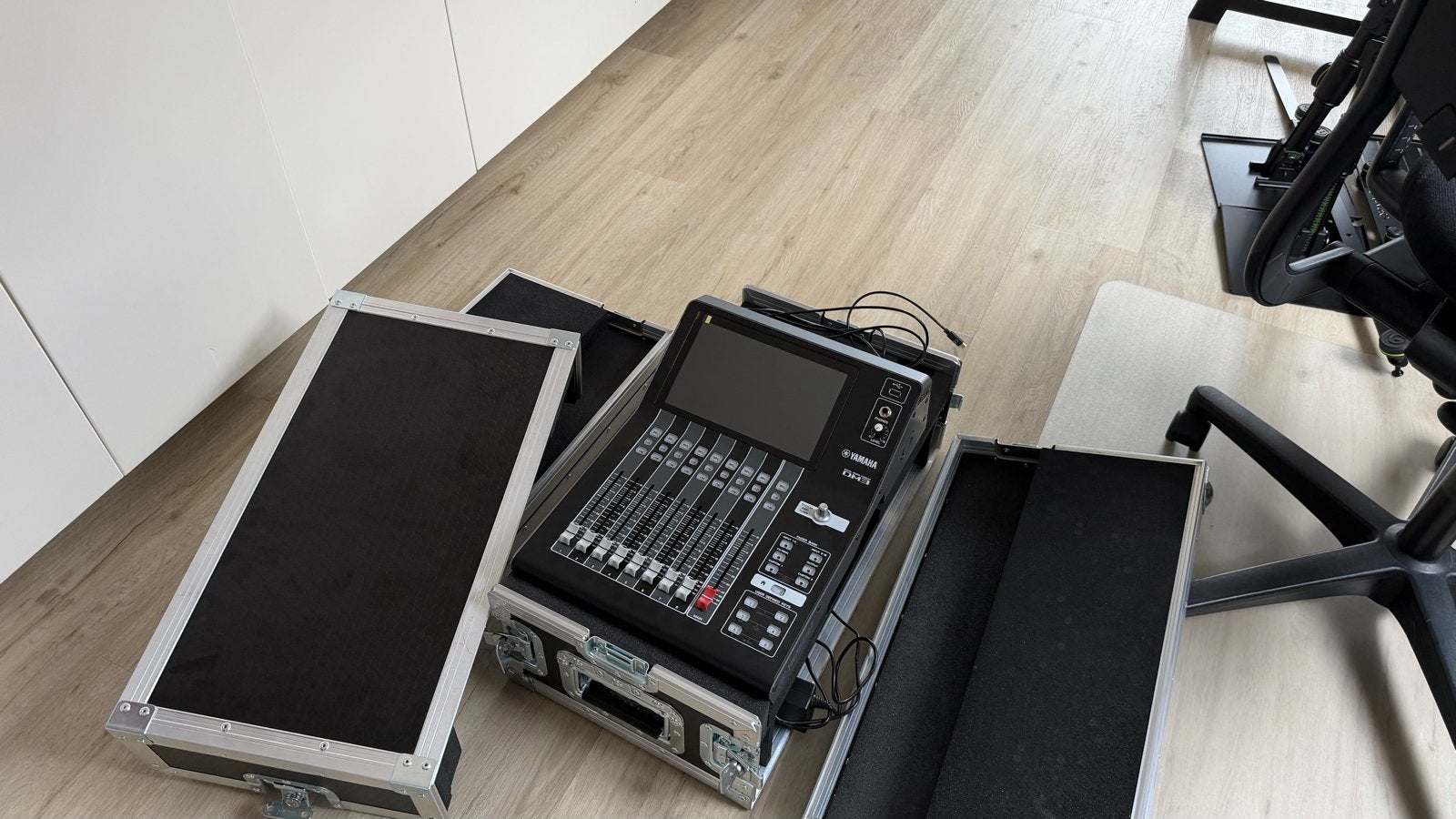 Yamaha DM3 met Dante en custom NSP case, Ophalen, Zo goed als nieuw, 20 kanalen of meer, Microfooningang