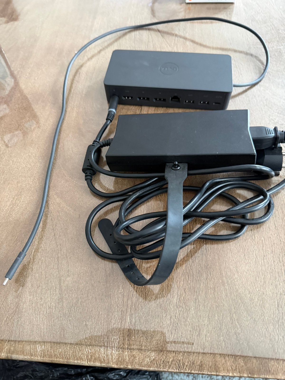 Dell D6000 dockingstation met lader 130w., Computers en Software, Dockingstations, Ophalen of Verzenden