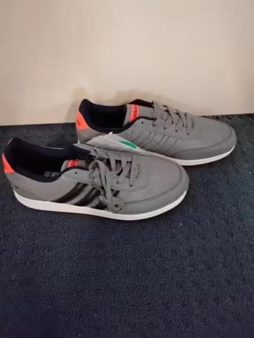 NIEUW! Adidas neo Kinder sneakers grijs maat 38 €17,99, Adidas, Jongen of Meisje, Schoenen, Nieuw