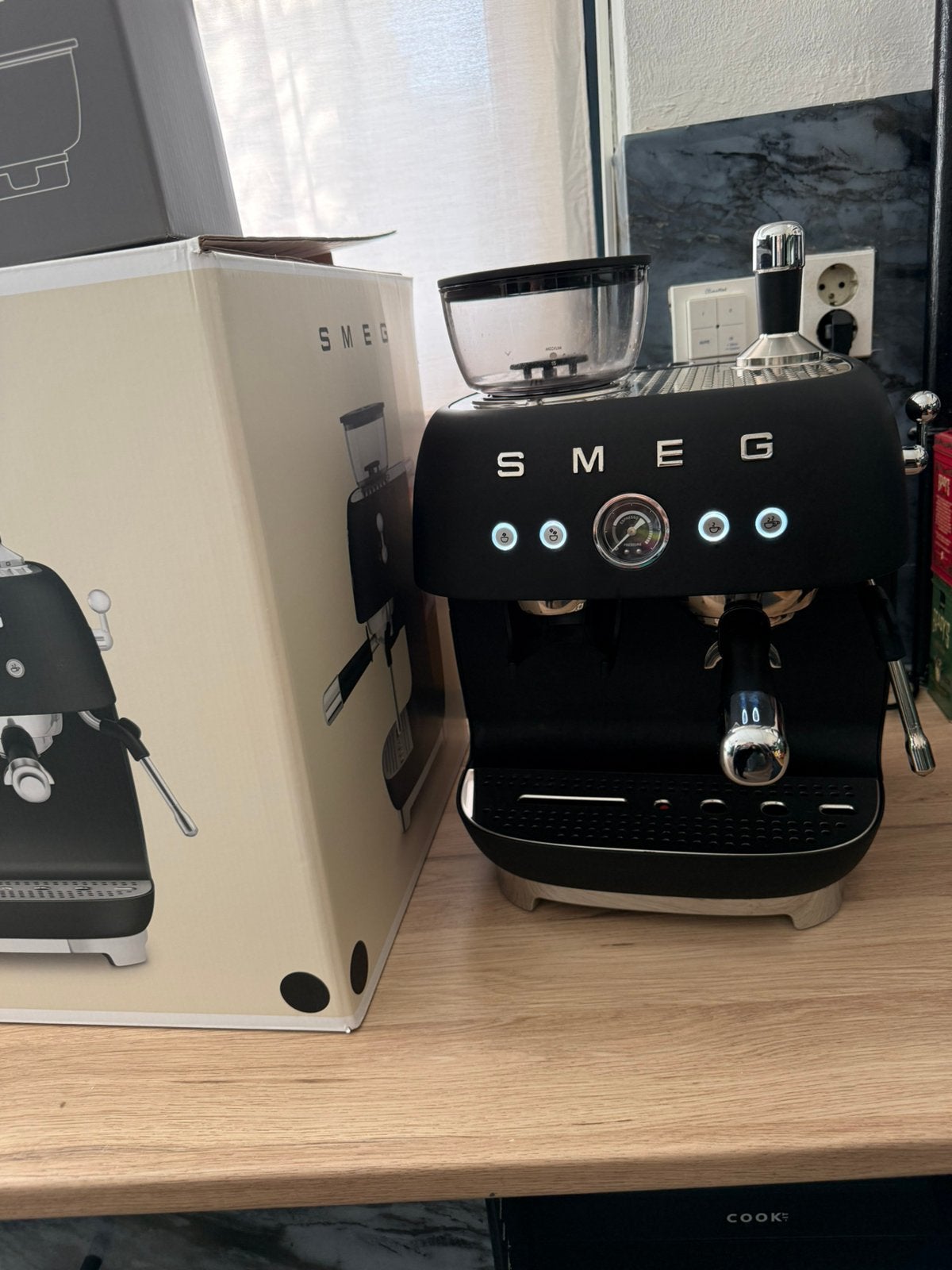 SMEG halfautomatische espressomachine, mat zwart zgan, Witgoed en Apparatuur, Espresso apparaat, Ophalen of Verzenden, Zo goed als nieuw