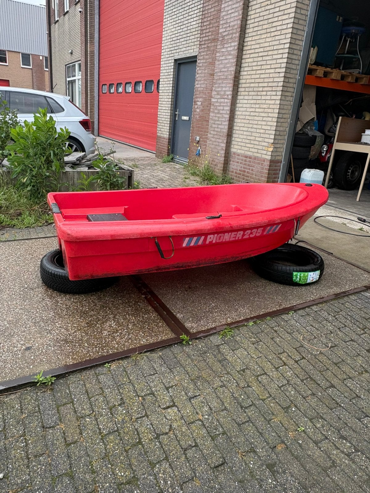 Onverwoestbare pioner 8 235 met 2 pk honda 4 takt., Watersport en Boten, Roeiboten, Ophalen, Pioner, Polyester, Bijboot