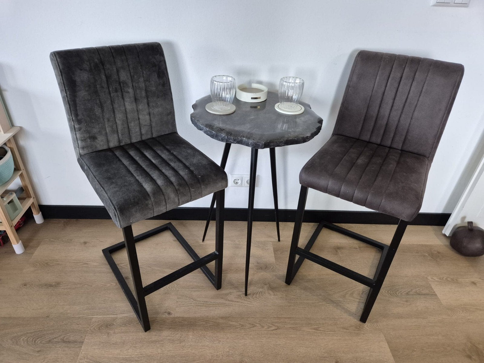 Natuursteen bijzettafel met optionele krukken, Ophalen, Overige materialen, Minder dan 55 cm, Gebruikt