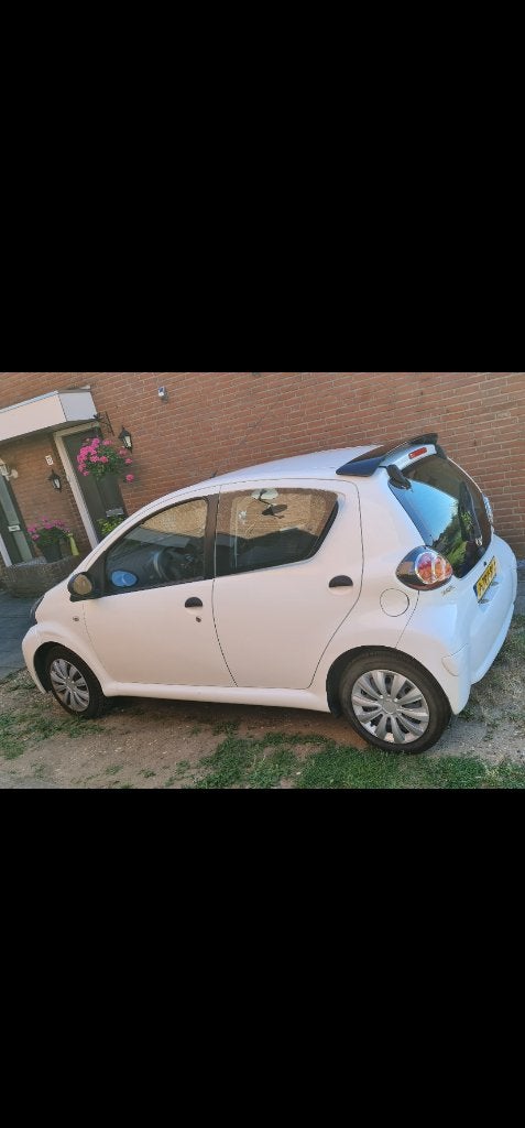 Toyota Aygo 1.0 12V Vvt-i 5DRS 2012 Wit, Voorwielaandrijving, 4 stoelen, Handgeschakeld, Particulier