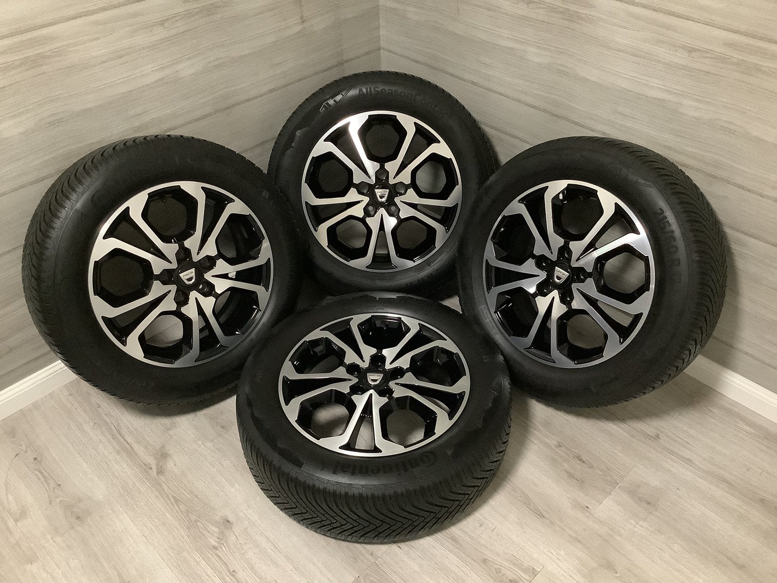 DACIA DUSTER origineel velgen 4 seasons banden 17 inch, Auto-onderdelen, Banden en Velgen, 215 mm, Banden en Velgen, Nieuw, 17 inch