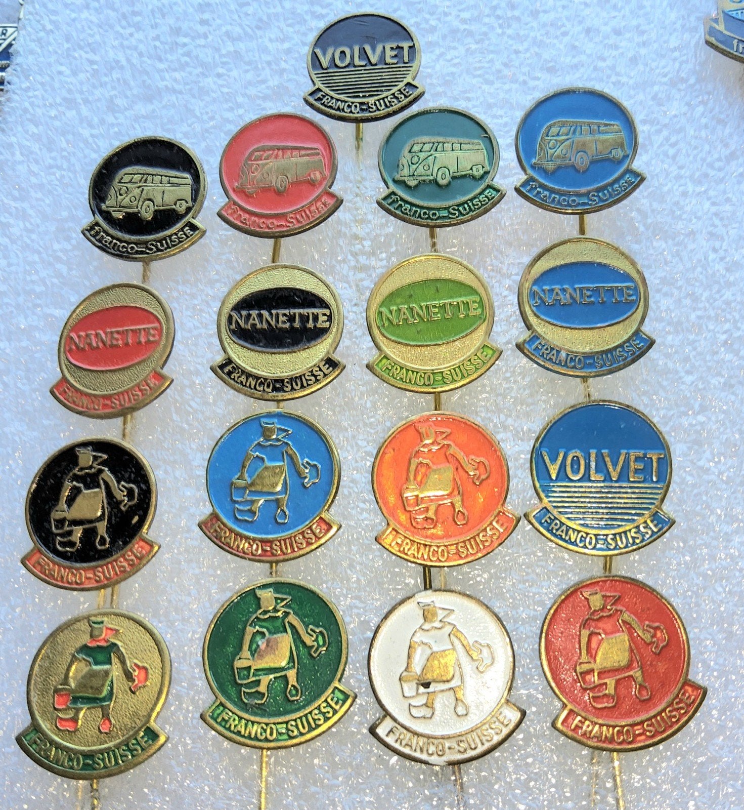 17 Vintage Speldjes: Volvet, Nanette, Franco-Suisse, Verzamelen, Ophalen of Verzenden, Gebruikt, Overige onderwerpen, Speldje of Pin