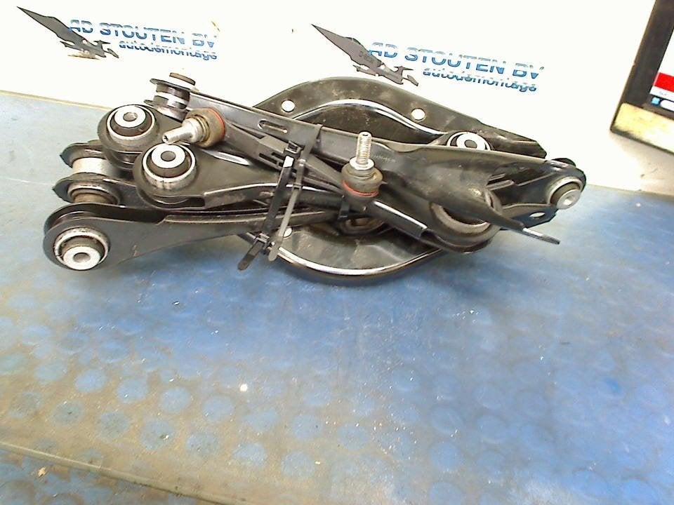 Draagarm Set R A BMW 3 serie Touring (G21) 2024 18145911DE, Gebruikt, Petuelring 130, München 80809, , Duitsland, BMW, Bayerische Motoren Werke AG