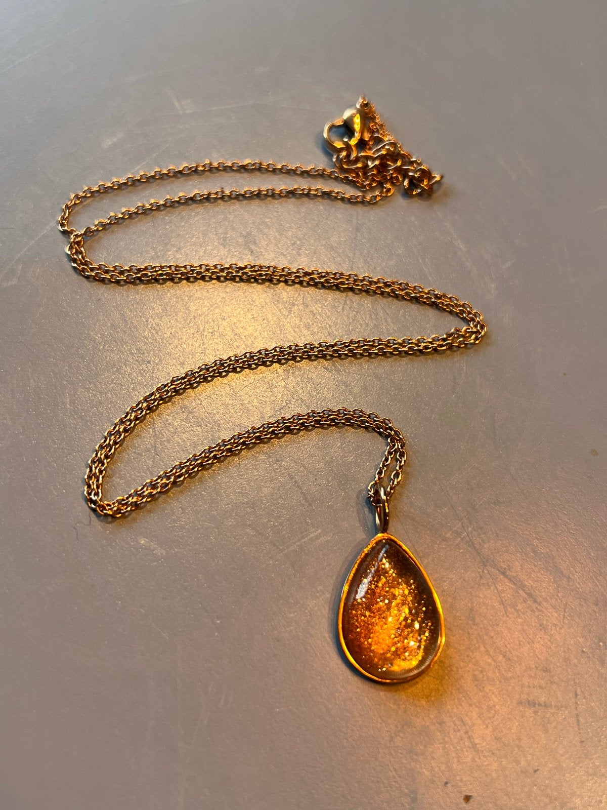 Ixxxi Bronskleurige Ketting met Druppel Hanger, Gebruikt, Bruin, Ophalen of Verzenden, Overige materialen