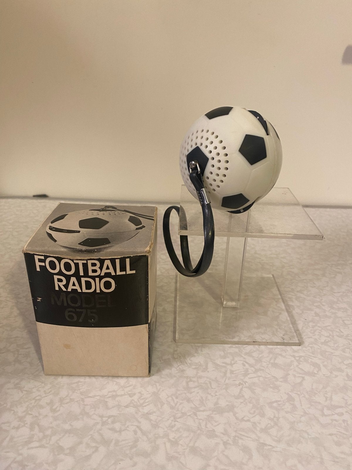 Vintage Voetbal Radio Model 675 - Uniek Verzamelobject, Ophalen of Verzenden, Gebruikt, Radio