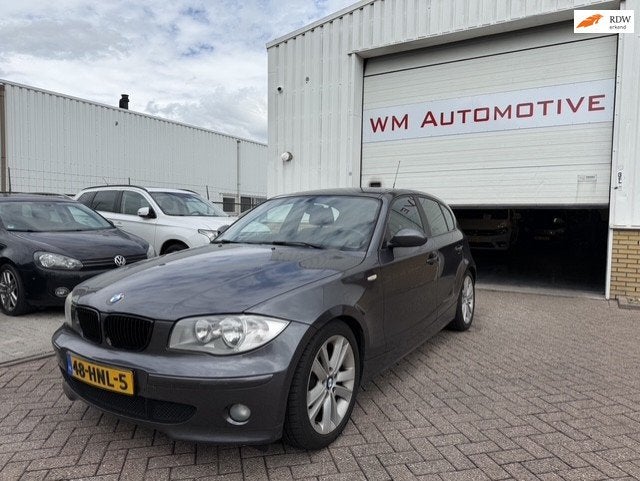 BMW 1-serie 116i AIRCO APK T/M 15-10-2027, Gebruikt, Zwart, 4 cilinders, 635 kg
