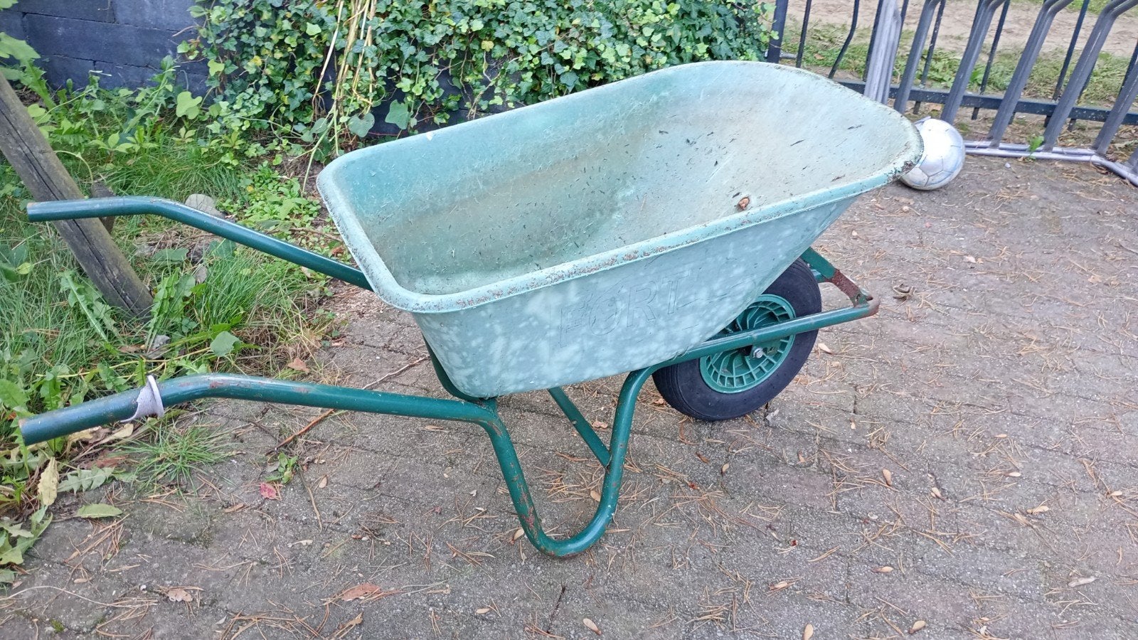Fort kruiwagen - Ideaal voor tuin en bouw, Handmatig, Gebruikt, Eenwielig, Matador