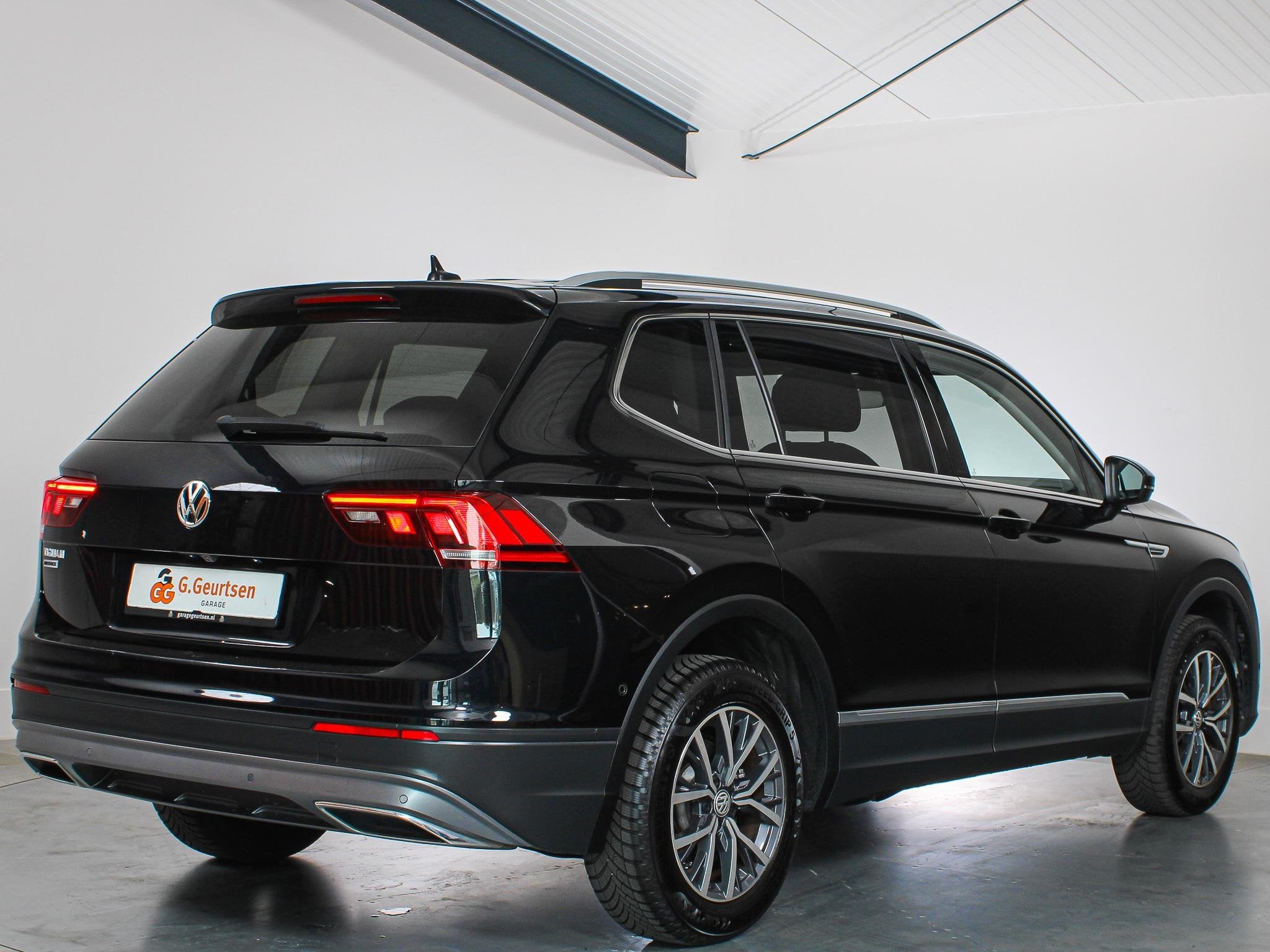 Volkswagen Tiguan Allspace 1.5 TSI Comfortline Business 7-Pe, Stof, 150 pk, 7 stoelen, Zwart