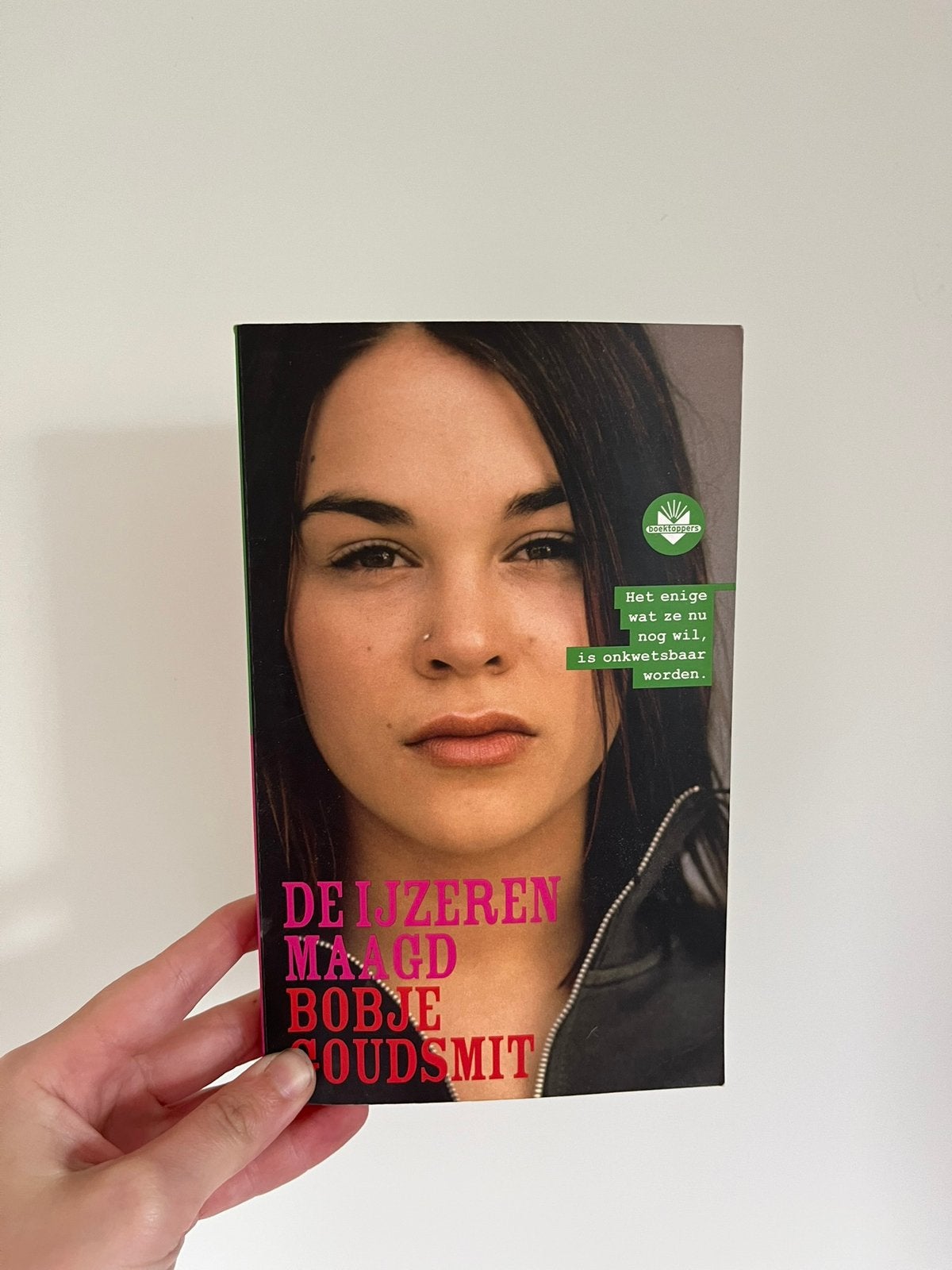 De ijzeren maagd van Bobje Goudsmit (ISBN: 9789025108960), Ophalen of Verzenden, Zo goed als nieuw, Fictie