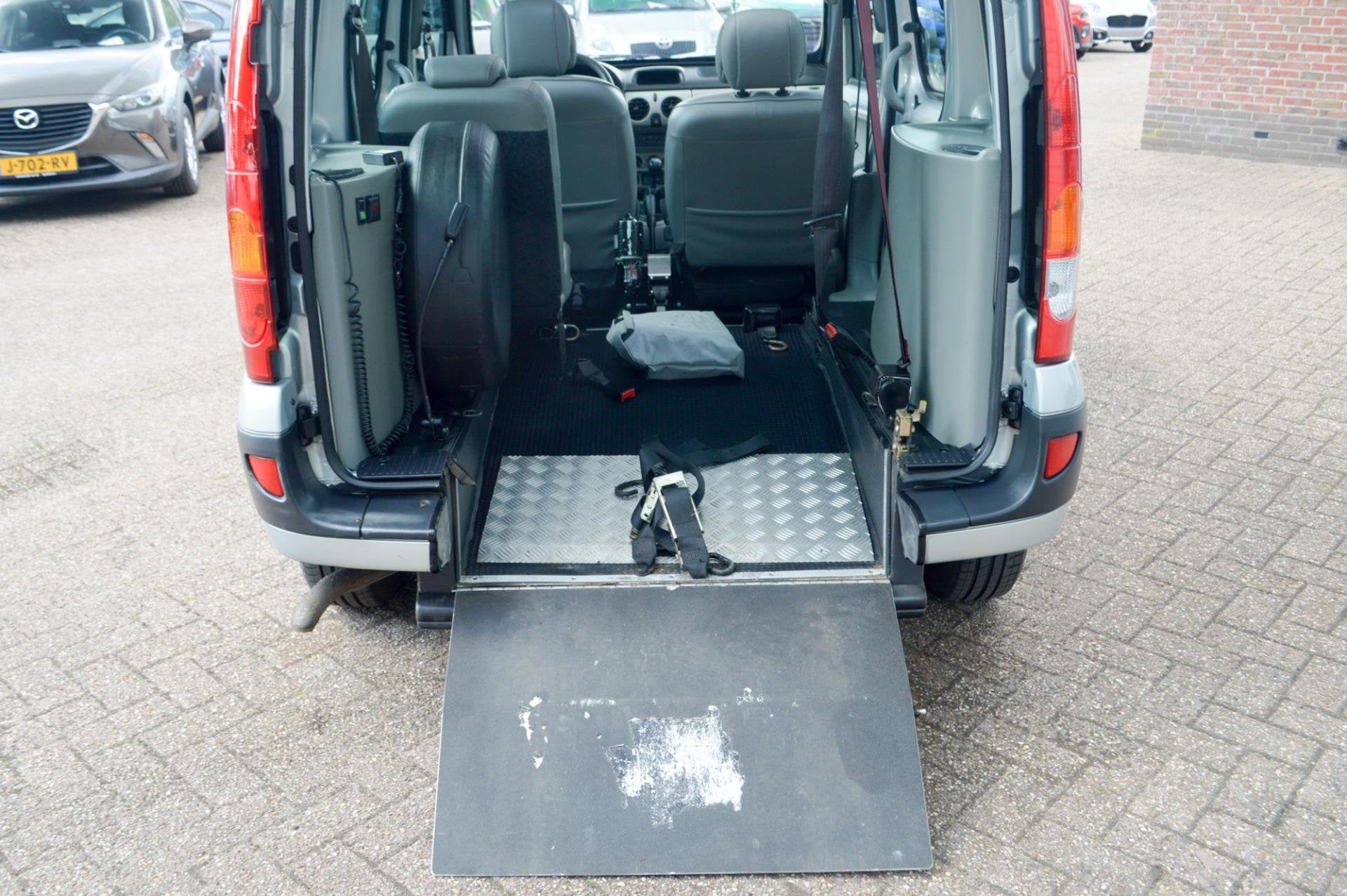 Renault Kangoo 1.6-16V Privilège | Rolstoelauto | Knielsyst, Auto's, 49 €/maand, Origineel Nederlands, Bedrijf, Handgeschakeld