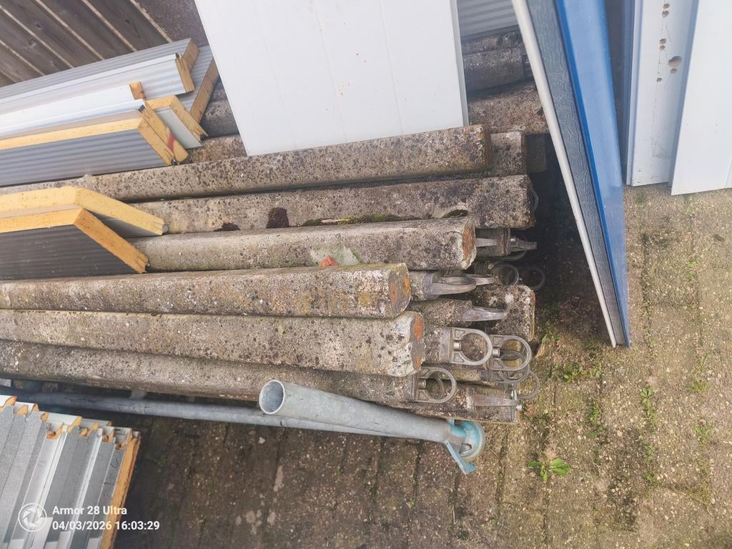 Te koop, betonpalen en buizen, Ophalen, Gebruikt, 250 cm of meer, Palen