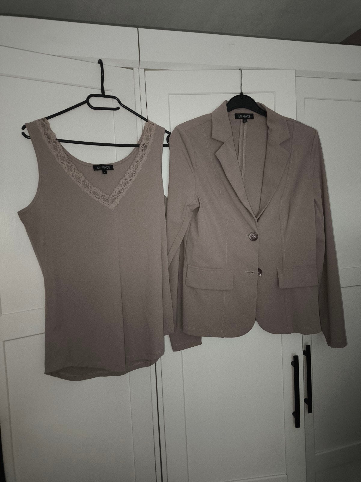 Mi Piace set: top en jasje maat M, Kleding | Dames, Maat 38/40 (M), Mi Piace, Beige, Ophalen of Verzenden