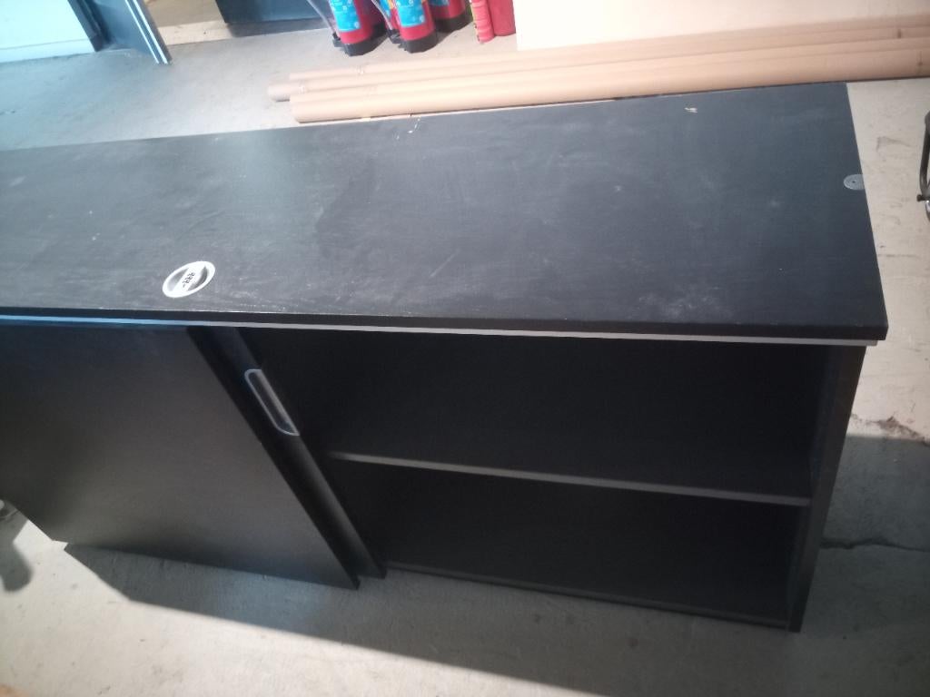Lage afsluitbare schuifdeur kast, Ophalen, 1 of 2 laden, 150 tot 200 cm, Minder dan 100 cm