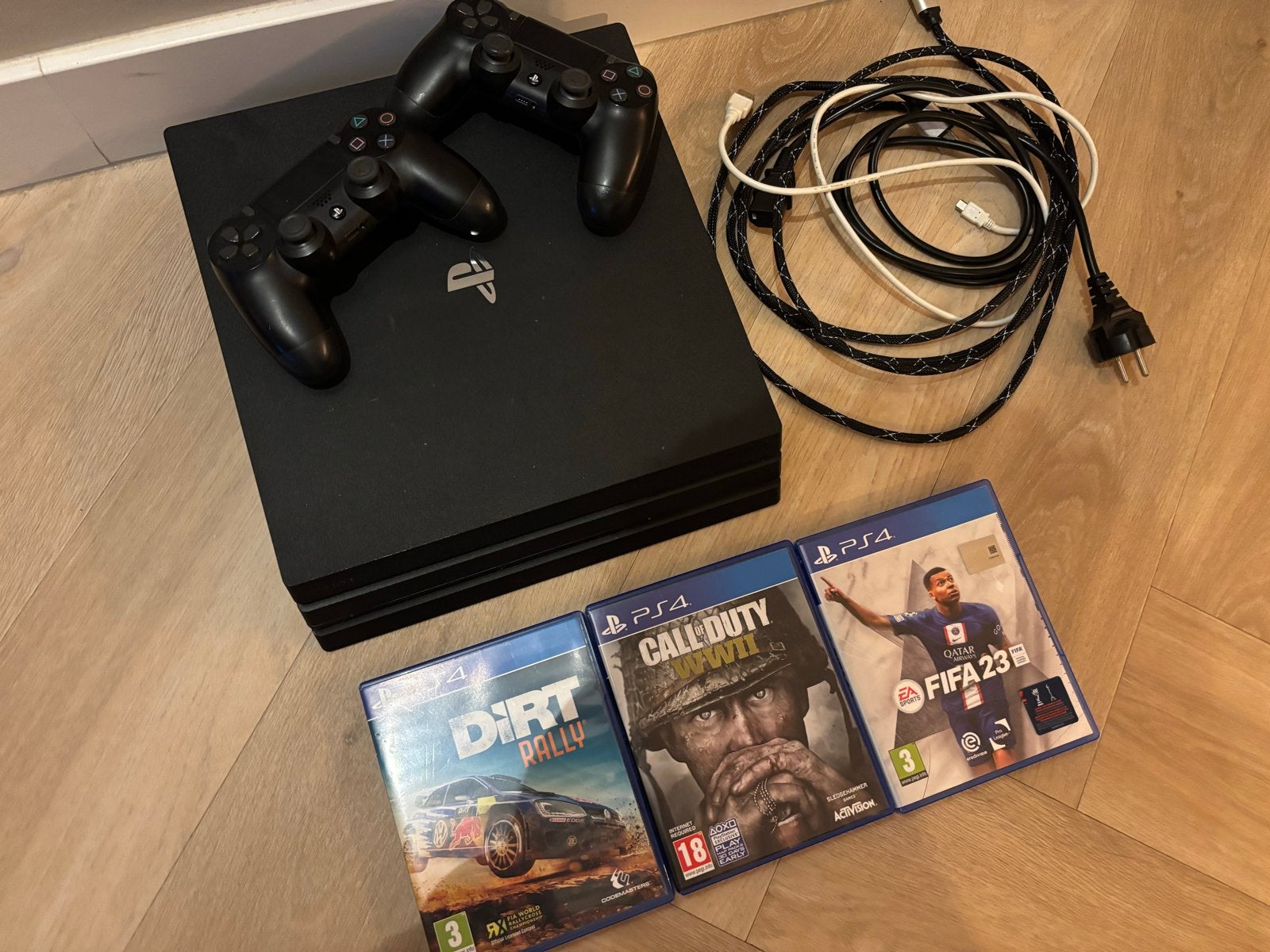 PlayStation 4 Pro 1TB met 2 controllers en 3 games, Ophalen, Met 2 controllers, 1 TB, Pro